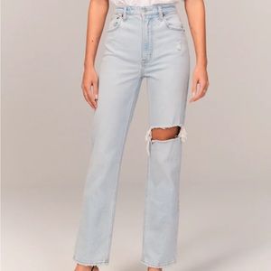 Abercrombie Ultra High Rise 90s Straight Jean Size 27 or 4